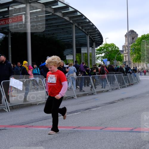 25.04.2026 - Das Zehntel Tim E. http://msf.ph/oto/9571778 25.04.2026 09:10:14 Ziel 1901, 1903, 2549, 3280 meine-sportfotos.de