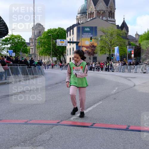 25.04.2026 - Das Zehntel Tim E. http://msf.ph/oto/9571781 25.04.2026 09:10:15 Ziel 1901, 1903, 2549, 3280 meine-sportfotos.de
