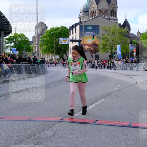 25.04.2026 - Das Zehntel Tim E. http://msf.ph/oto/9571782 25.04.2026 09:10:15 Ziel 1901, 1903, 2549, 3280 meine-sportfotos.de