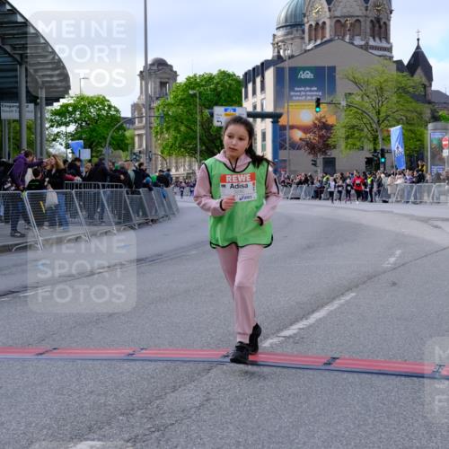 25.04.2026 - Das Zehntel Tim E. http://msf.ph/oto/9571785 25.04.2026 09:10:15 Ziel 1901, 1903, 2549, 3280 meine-sportfotos.de