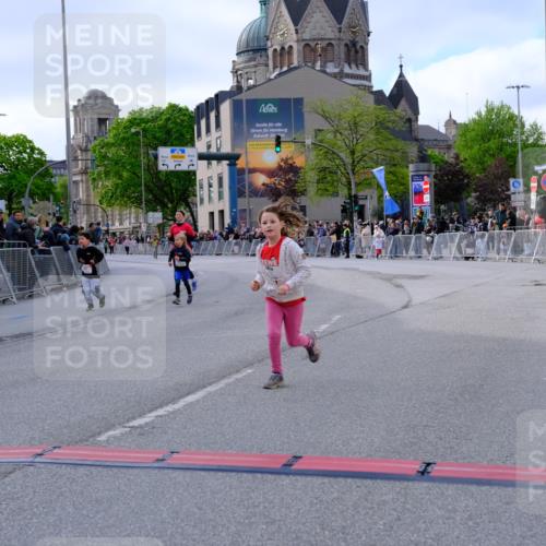 25.04.2026 - Das Zehntel Tim E. http://msf.ph/oto/9571807 25.04.2026 09:10:42 Ziel 1230, 1238, 1391, 1801, 1803, 2557, 2637, 3586 meine-sportfotos.de