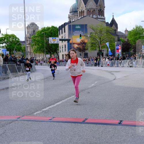 25.04.2026 - Das Zehntel Tim E. http://msf.ph/oto/9571809 25.04.2026 09:10:42 Ziel 1230, 1238, 1391, 1801, 1803, 2557, 2637, 3586 meine-sportfotos.de