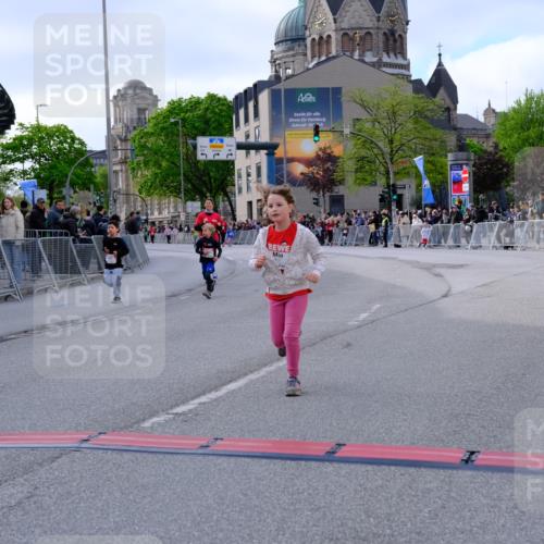 25.04.2026 - Das Zehntel Tim E. http://msf.ph/oto/9571810 25.04.2026 09:10:42 Ziel 1230, 1238, 1391, 1801, 1803, 2557, 2637, 3586 meine-sportfotos.de
