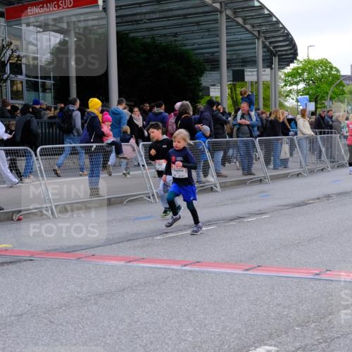 25.04.2026 - Das Zehntel Tim E. http://msf.ph/oto/9571815 25.04.2026 09:10:45 Ziel 1801, 1803, 2557, 2637 meine-sportfotos.de