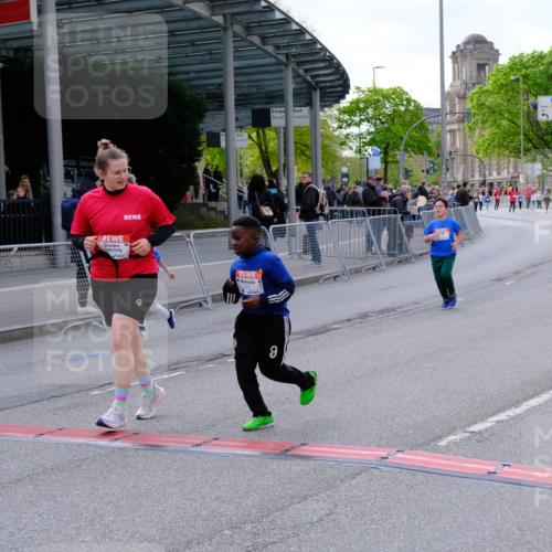 25.04.2026 - Das Zehntel Tim E. http://msf.ph/oto/9571871 25.04.2026 09:12:52 Ziel 2082, 2083, 2101, 2102, 3269, 3440 meine-sportfotos.de