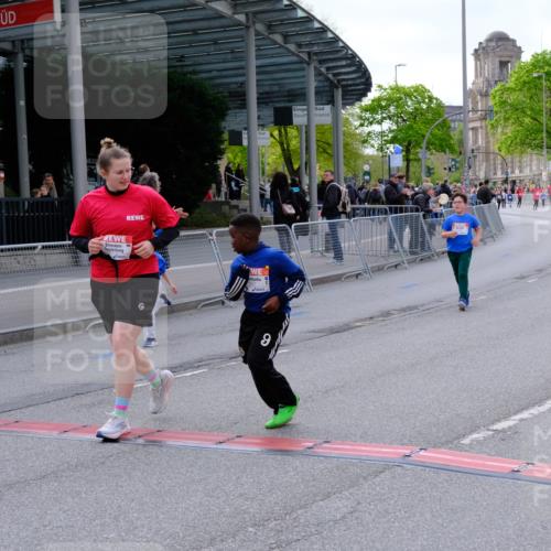 25.04.2026 - Das Zehntel Tim E. http://msf.ph/oto/9571872 25.04.2026 09:12:52 Ziel 2082, 2083, 2101, 2102, 3269, 3440 meine-sportfotos.de