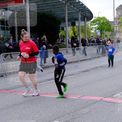 25.04.2026 - Das Zehntel Tim E. http://msf.ph/oto/9571874 25.04.2026 09:12:52 Ziel 2082, 2083, 2101, 2102, 3269, 3440 meine-sportfotos.de