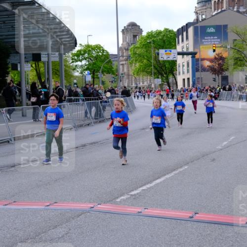 25.04.2026 - Das Zehntel Tim E. http://msf.ph/oto/9571878 25.04.2026 09:12:54 Ziel 2082, 2083, 2096, 2101, 2102, 3269, 3440 meine-sportfotos.de