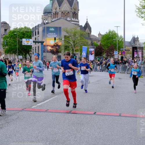 25.04.2026 - Das Zehntel Tim E. http://msf.ph/oto/9576498 25.04.2026 10:57:09 Ziel 5093, 5290, 5302, 5308, 5384, 5401, 5409, 5419, 5437, 5451, 5463, 5678, 5830, 6004, 6122, 6126, 6228, 6234, 6275, 6330, 6413, 6820, 6852, 7427, 7455, 7464, 7497, 7506, 7509, 7537, 7553, 7557, 7560, 7575, 7583, 7705, 7711, 7853, 7861, 7926, 7962, 7987, 8020 meine-sportfotos.de