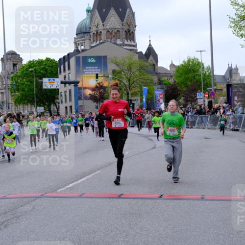 25.04.2026 - Das Zehntel Tim E. http://msf.ph/oto/9577343 25.04.2026 10:59:57 Ziel 5045, 5075, 5078, 5163, 5197, 5204, 5238, 5297, 5301, 5358, 5389, 5408, 5429, 5438, 5460, 5538, 5541, 5574, 5681, 5835, 5983, 6314, 6387, 6427, 6492, 6516, 6572, 6631, 6648, 6694, 6853, 6975, 7033, 7045, 7076, 7081, 7098, 7119, 7330, 7338, 7411, 7521, 7730, 7825, 7876 meine-sportfotos.de
