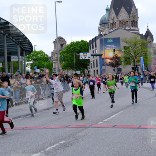 25.04.2026 - Das Zehntel Tim E. http://msf.ph/oto/9577530 25.04.2026 11:00:37 Ziel 5170, 5196, 5203, 5265, 5285, 5474, 5524, 5655, 5679, 5946, 5961, 5984, 5994, 6240, 6251, 6283, 6437, 6446, 6455, 6474, 6854, 6855, 6968, 6969, 6991, 7003, 7046, 7056, 7422, 7423, 7439, 7478, 7525, 7541, 7554, 7577, 7579, 7686, 7810, 7937, 8072 meine-sportfotos.de