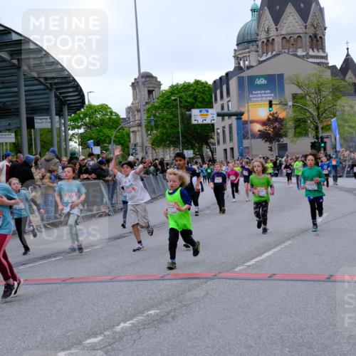 25.04.2026 - Das Zehntel Tim E. http://msf.ph/oto/9577531 25.04.2026 11:00:37 Ziel 5170, 5196, 5203, 5265, 5285, 5474, 5524, 5655, 5679, 5946, 5961, 5984, 5994, 6240, 6251, 6283, 6437, 6446, 6455, 6474, 6854, 6855, 6968, 6969, 6991, 7003, 7046, 7056, 7422, 7423, 7439, 7478, 7525, 7541, 7554, 7577, 7579, 7686, 7810, 7937, 8072 meine-sportfotos.de
