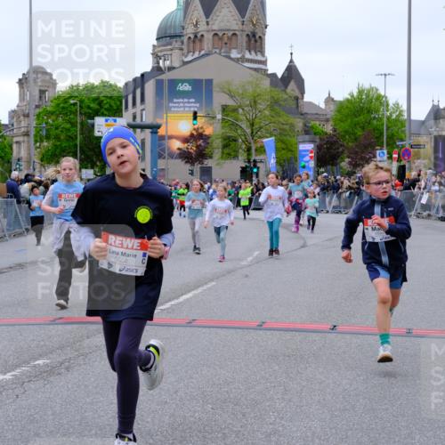 25.04.2026 - Das Zehntel Tim E. http://msf.ph/oto/9577710 25.04.2026 11:01:08 Ziel 5160, 5171, 5183, 5188, 5192, 5478, 5588, 5605, 5636, 5672, 5714, 5950, 5966, 6001, 6021, 6211, 6435, 6436, 6444, 6509, 6575, 6594, 6656, 7304, 7505, 7514, 7531, 7562, 7670, 7671, 7676, 7804, 7865 meine-sportfotos.de