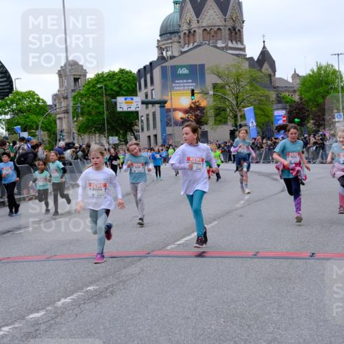25.04.2026 - Das Zehntel Tim E. http://msf.ph/oto/9577718 25.04.2026 11:01:11 Ziel 5160, 5171, 5183, 5188, 5192, 5194, 5243, 5254, 5478, 5588, 5605, 5636, 5672, 5714, 5930, 5943, 5950, 6001, 6021, 6211, 6436, 6509, 6575, 6594, 6656, 7014, 7304, 7505, 7514, 7531, 7562, 7670, 7671, 7676, 7804, 7865 meine-sportfotos.de