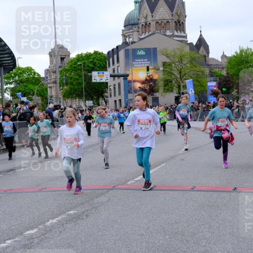 25.04.2026 - Das Zehntel Tim E. http://msf.ph/oto/9577719 25.04.2026 11:01:11 Ziel 5160, 5171, 5183, 5188, 5192, 5194, 5243, 5254, 5478, 5588, 5605, 5636, 5672, 5714, 5930, 5943, 5950, 6001, 6021, 6211, 6436, 6509, 6575, 6594, 6656, 7014, 7304, 7505, 7514, 7531, 7562, 7670, 7671, 7676, 7804, 7865 meine-sportfotos.de