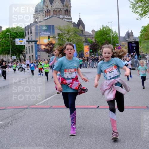 25.04.2026 - Das Zehntel Tim E. http://msf.ph/oto/9577726 25.04.2026 11:01:12 Ziel 5160, 5171, 5183, 5188, 5192, 5194, 5243, 5254, 5588, 5605, 5636, 5930, 5943, 5950, 6001, 6021, 6289, 6436, 6575, 6594, 6656, 6943, 7014, 7304, 7505, 7514, 7531, 7562, 7670, 7671, 7676, 7784, 7865 meine-sportfotos.de