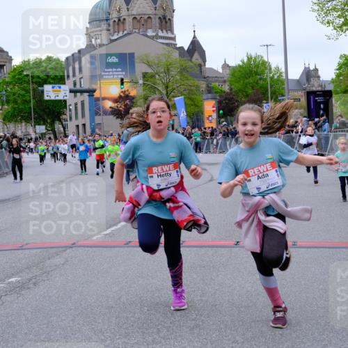 25.04.2026 - Das Zehntel Tim E. http://msf.ph/oto/9577727 25.04.2026 11:01:12 Ziel 5160, 5171, 5183, 5188, 5192, 5194, 5243, 5254, 5588, 5605, 5636, 5930, 5943, 5950, 6001, 6021, 6289, 6436, 6575, 6594, 6656, 6943, 7014, 7304, 7505, 7514, 7531, 7562, 7670, 7671, 7676, 7784, 7865 meine-sportfotos.de