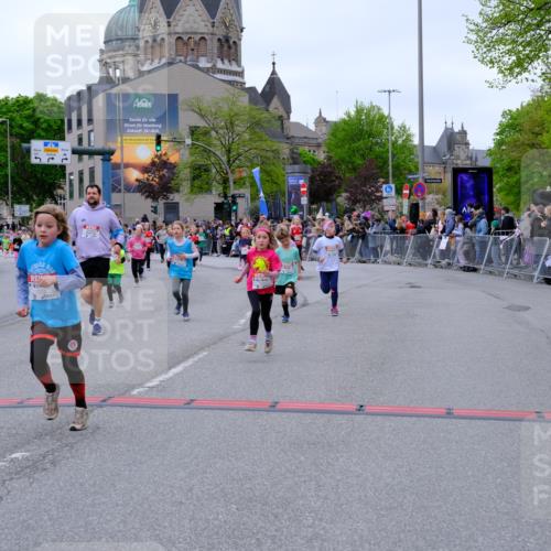25.04.2026 - Das Zehntel Tim E. http://msf.ph/oto/9577784 25.04.2026 11:01:27 Ziel 5055, 5065, 5138, 5653, 5670, 5718, 5935, 5941, 5976, 5980, 5992, 6203, 6204, 6464, 6549, 6833, 7020, 7085, 7157, 7443, 7482, 7573, 7693, 7707, 7708, 7728 meine-sportfotos.de
