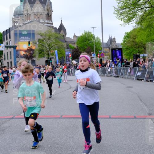 25.04.2026 - Das Zehntel Tim E. http://msf.ph/oto/9577812 25.04.2026 11:01:31 Ziel 5055, 5065, 5310, 5369, 5479, 5491, 5653, 5664, 5718, 5868, 5935, 5941, 5947, 5976, 5980, 5992, 6203, 6204, 6833, 7020, 7085, 7157, 7188, 7443, 7482, 7502, 7542, 7707, 7708, 7728, 7789, 7920 meine-sportfotos.de