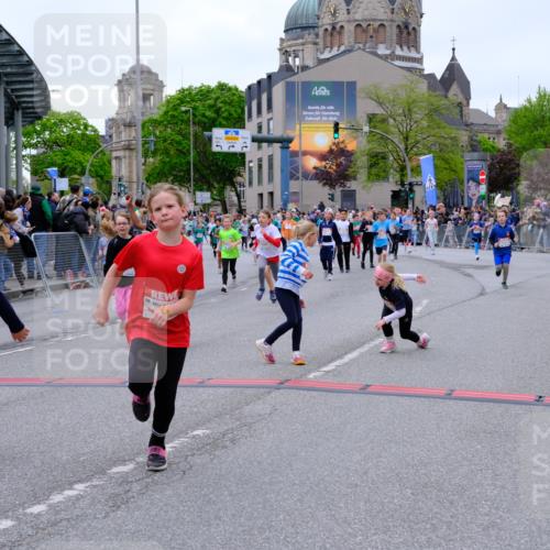 25.04.2026 - Das Zehntel Tim E. http://msf.ph/oto/9577880 25.04.2026 11:01:43 Ziel 5118, 5131, 5133, 5147, 5242, 5253, 5310, 5312, 5313, 5314, 5321, 5363, 5369, 5491, 5664, 6170, 6396, 6453, 6569, 6578, 6582, 6595, 6688, 6725, 6760, 6767, 6992, 7001, 7502, 7542, 7789, 7920 meine-sportfotos.de