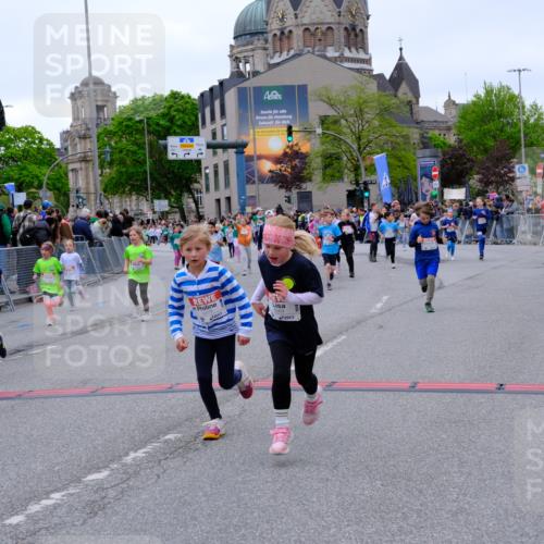 25.04.2026 - Das Zehntel Tim E. http://msf.ph/oto/9577883 25.04.2026 11:01:45 Ziel 5118, 5131, 5133, 5147, 5242, 5253, 5313, 5314, 5321, 5363, 6170, 6396, 6569, 6578, 6582, 6595, 6688, 6689, 6690, 6725, 6731, 6760, 6767, 6827, 6846, 6992, 7001, 7776 meine-sportfotos.de