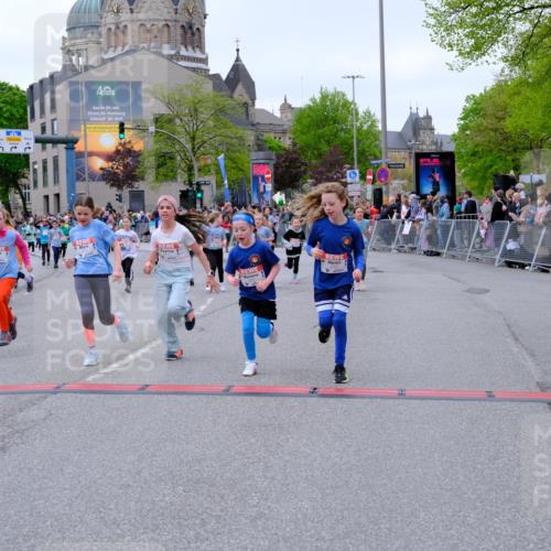 25.04.2026 - Das Zehntel Tim E. http://msf.ph/oto/9577912 25.04.2026 11:01:52 Ziel 5076, 5131, 5133, 5147, 5149, 5157, 5220, 5242, 5253, 5359, 5361, 5363, 5462, 5465, 6223, 6233, 6254, 6396, 6398, 6405, 6689, 6690, 6731, 6827, 6846, 7428, 7434, 7617, 7642, 7667, 7769, 7773, 7776, 7924, 7974, 7997 meine-sportfotos.de