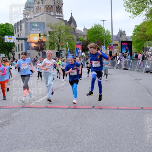 25.04.2026 - Das Zehntel Tim E. http://msf.ph/oto/9577914 25.04.2026 11:01:52 Ziel 5076, 5131, 5133, 5147, 5149, 5157, 5220, 5242, 5253, 5359, 5361, 5363, 5462, 5465, 6223, 6233, 6254, 6396, 6398, 6405, 6689, 6690, 6731, 6827, 6846, 7428, 7434, 7617, 7642, 7667, 7769, 7773, 7776, 7924, 7974, 7997 meine-sportfotos.de