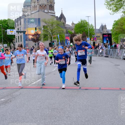 25.04.2026 - Das Zehntel Tim E. http://msf.ph/oto/9577915 25.04.2026 11:01:53 Ziel 5076, 5147, 5149, 5157, 5220, 5242, 5253, 5359, 5361, 5363, 5462, 5465, 5882, 6223, 6233, 6254, 6396, 6398, 6405, 6689, 6690, 6731, 6827, 6846, 7428, 7434, 7581, 7617, 7642, 7667, 7769, 7773, 7776, 7924, 7974, 7997 meine-sportfotos.de