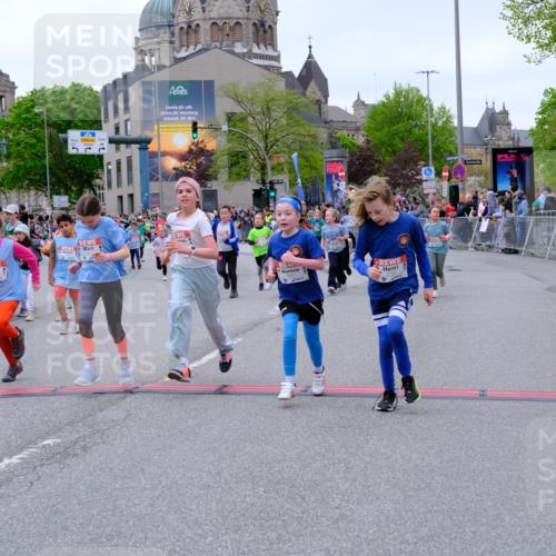 25.04.2026 - Das Zehntel Tim E. http://msf.ph/oto/9577917 25.04.2026 11:01:53 Ziel 5076, 5147, 5149, 5157, 5220, 5242, 5253, 5359, 5361, 5363, 5462, 5465, 5882, 6223, 6233, 6254, 6396, 6398, 6405, 6689, 6690, 6731, 6827, 6846, 7428, 7434, 7581, 7617, 7642, 7667, 7769, 7773, 7776, 7924, 7974, 7997 meine-sportfotos.de