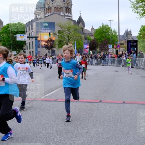 25.04.2026 - Das Zehntel Tim E. http://msf.ph/oto/9577958 25.04.2026 11:02:02 Ziel 5076, 5123, 5140, 5148, 5157, 5220, 5228, 5368, 5385, 5462, 5465, 5663, 5717, 5723, 5882, 5997, 6223, 6392, 6397, 6398, 6401, 6405, 6449, 6452, 6865, 6885, 7336, 7428, 7434, 7524, 7536, 7581, 7617, 7667, 7769, 7773, 7815, 7833, 7974, 7997 meine-sportfotos.de