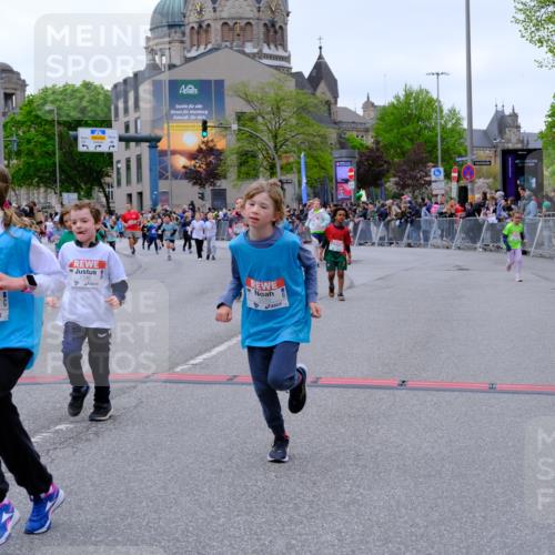 25.04.2026 - Das Zehntel Tim E. http://msf.ph/oto/9577959 25.04.2026 11:02:02 Ziel 5076, 5123, 5140, 5148, 5157, 5220, 5228, 5368, 5385, 5462, 5465, 5663, 5717, 5723, 5882, 5997, 6223, 6392, 6397, 6398, 6401, 6405, 6449, 6452, 6865, 6885, 7336, 7428, 7434, 7524, 7536, 7581, 7617, 7667, 7769, 7773, 7815, 7833, 7974, 7997 meine-sportfotos.de