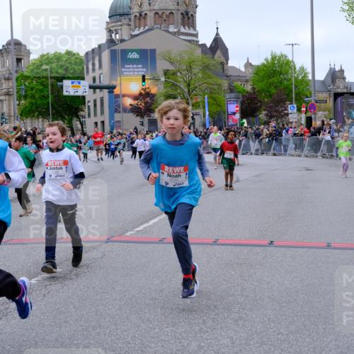 25.04.2026 - Das Zehntel Tim E. http://msf.ph/oto/9577960 25.04.2026 11:02:02 Ziel 5076, 5123, 5140, 5148, 5157, 5220, 5228, 5368, 5385, 5462, 5465, 5663, 5717, 5723, 5882, 5997, 6223, 6392, 6397, 6398, 6401, 6405, 6449, 6452, 6865, 6885, 7336, 7428, 7434, 7524, 7536, 7581, 7617, 7667, 7769, 7773, 7815, 7833, 7974, 7997 meine-sportfotos.de