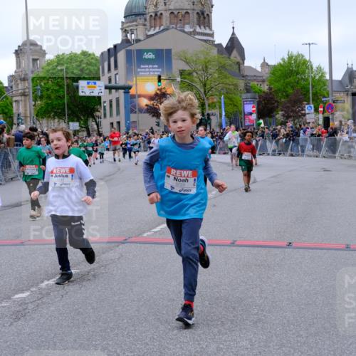25.04.2026 - Das Zehntel Tim E. http://msf.ph/oto/9577961 25.04.2026 11:02:02 Ziel 5076, 5123, 5140, 5148, 5157, 5220, 5228, 5368, 5385, 5462, 5465, 5663, 5717, 5723, 5882, 5997, 6223, 6392, 6397, 6398, 6401, 6405, 6449, 6452, 6865, 6885, 7336, 7428, 7434, 7524, 7536, 7581, 7617, 7667, 7769, 7773, 7815, 7833, 7974, 7997 meine-sportfotos.de