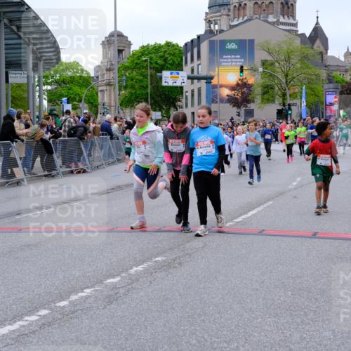 25.04.2026 - Das Zehntel Tim E. http://msf.ph/oto/9577976 25.04.2026 11:02:06 Ziel 5107, 5114, 5123, 5140, 5148, 5228, 5368, 5385, 5663, 5717, 5723, 5997, 6392, 6397, 6401, 6449, 6452, 6611, 6865, 6885, 7011, 7336, 7485, 7488, 7524, 7536, 7795, 7815, 7833 meine-sportfotos.de