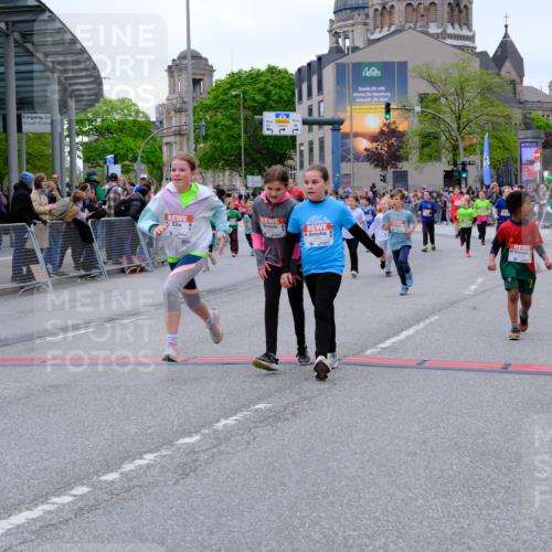 25.04.2026 - Das Zehntel Tim E. http://msf.ph/oto/9577978 25.04.2026 11:02:06 Ziel 5107, 5114, 5123, 5140, 5148, 5228, 5368, 5385, 5663, 5717, 5723, 5997, 6392, 6397, 6401, 6449, 6452, 6611, 6865, 6885, 7011, 7336, 7485, 7488, 7524, 7536, 7795, 7815, 7833 meine-sportfotos.de