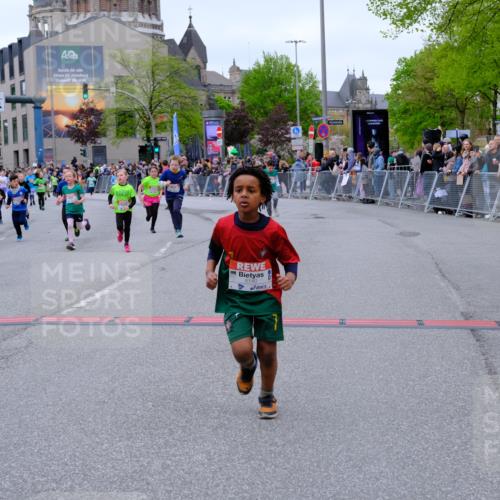 25.04.2026 - Das Zehntel Tim E. http://msf.ph/oto/9577988 25.04.2026 11:02:09 Ziel 5107, 5114, 5140, 5228, 5282, 5332, 5345, 5368, 5385, 5958, 5997, 6282, 6392, 6401, 6449, 6452, 6611, 6865, 6885, 7011, 7336, 7485, 7488, 7524, 7536, 7787, 7795, 7814 meine-sportfotos.de