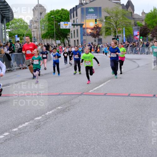 25.04.2026 - Das Zehntel Tim E. http://msf.ph/oto/9577989 25.04.2026 11:02:11 Ziel 5107, 5114, 5140, 5228, 5282, 5332, 5345, 5368, 5385, 5530, 5892, 5958, 5997, 6282, 6611, 6865, 6885, 7011, 7336, 7485, 7488, 7524, 7536, 7787, 7795, 7814 meine-sportfotos.de