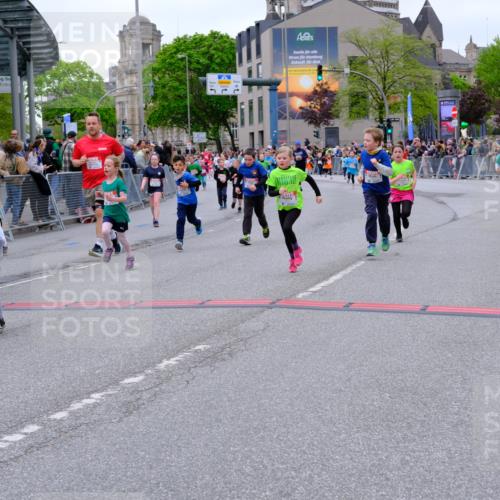 25.04.2026 - Das Zehntel Tim E. http://msf.ph/oto/9577990 25.04.2026 11:02:11 Ziel 5107, 5114, 5140, 5228, 5282, 5332, 5345, 5368, 5385, 5530, 5892, 5958, 5997, 6282, 6611, 6865, 6885, 7011, 7336, 7485, 7488, 7524, 7536, 7787, 7795, 7814 meine-sportfotos.de