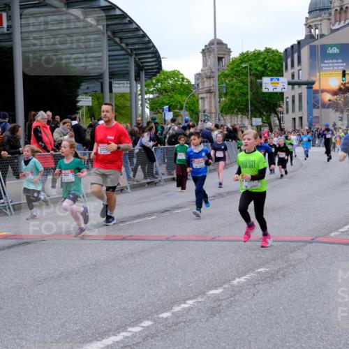 25.04.2026 - Das Zehntel Tim E. http://msf.ph/oto/9577995 25.04.2026 11:02:11 Ziel 5107, 5114, 5140, 5228, 5282, 5332, 5345, 5368, 5385, 5530, 5892, 5958, 5997, 6282, 6611, 6865, 6885, 7011, 7336, 7485, 7488, 7524, 7536, 7787, 7795, 7814 meine-sportfotos.de