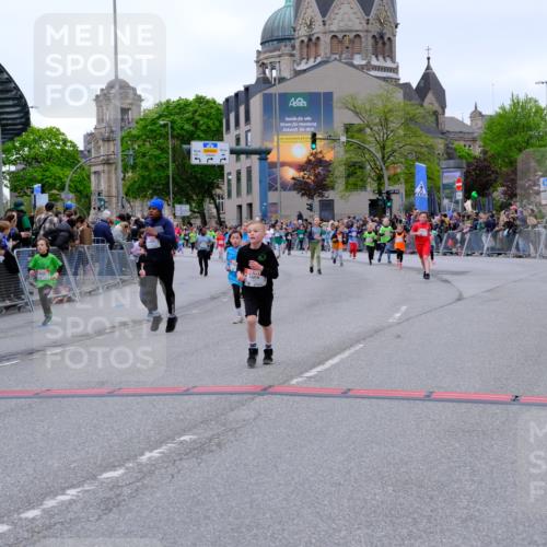25.04.2026 - Das Zehntel Tim E. http://msf.ph/oto/9578022 25.04.2026 11:02:17 Ziel 5107, 5114, 5282, 5332, 5345, 5466, 5467, 5530, 5582, 5772, 5892, 5958, 6150, 6282, 6611, 6866, 7011, 7265, 7445, 7787, 7795, 7814 meine-sportfotos.de