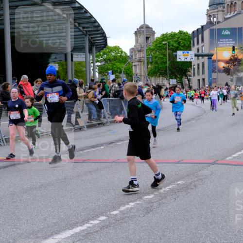 25.04.2026 - Das Zehntel Tim E. http://msf.ph/oto/9578030 25.04.2026 11:02:18 Ziel 5011, 5282, 5332, 5345, 5466, 5467, 5530, 5582, 5772, 5892, 5934, 5937, 5958, 6150, 6282, 6611, 6866, 7011, 7265, 7445, 7787, 7795, 7814, 7996 meine-sportfotos.de