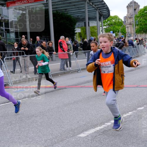 25.04.2026 - Das Zehntel Tim E. http://msf.ph/oto/9578088 25.04.2026 11:02:29 Ziel 5011, 5042, 5134, 5136, 5152, 5934, 5937, 5940, 6150, 6165, 6176, 6267, 6278, 7024, 7038, 7282, 7292, 7347, 7359, 7360, 7538, 7561, 7799, 7858, 7862, 7872, 7874, 7996 meine-sportfotos.de