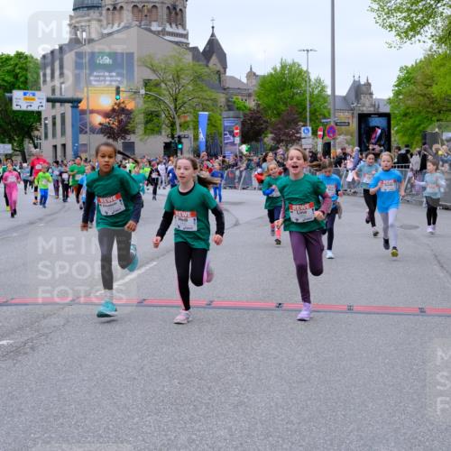 25.04.2026 - Das Zehntel Tim E. http://msf.ph/oto/9578118 25.04.2026 11:02:34 Ziel 5042, 5134, 5136, 5152, 5888, 5891, 5895, 5940, 6165, 6176, 6267, 6269, 6278, 6817, 6849, 7024, 7038, 7347, 7359, 7360, 7442, 7453, 7475, 7799, 7824, 7855, 7858, 7862, 7872, 7874, 8075 meine-sportfotos.de