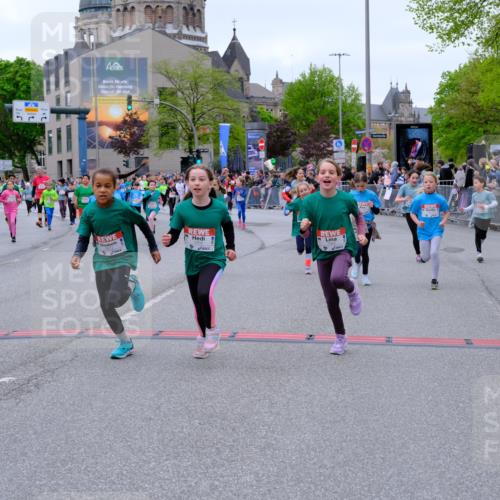 25.04.2026 - Das Zehntel Tim E. http://msf.ph/oto/9578119 25.04.2026 11:02:34 Ziel 5042, 5134, 5136, 5152, 5888, 5891, 5895, 5940, 6165, 6176, 6267, 6269, 6278, 6817, 6849, 7024, 7038, 7347, 7359, 7360, 7442, 7453, 7475, 7799, 7824, 7855, 7858, 7862, 7872, 7874, 8075 meine-sportfotos.de