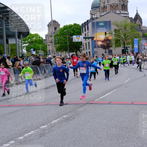 25.04.2026 - Das Zehntel Tim E. http://msf.ph/oto/9578150 25.04.2026 11:02:40 Ziel 5134, 5136, 5231, 5330, 5351, 5888, 5891, 5895, 6165, 6176, 6268, 6269, 6485, 6812, 6817, 6849, 7024, 7025, 7038, 7343, 7347, 7442, 7453, 7475, 7602, 7620, 7824, 7855, 7858, 7862, 7872, 8075 meine-sportfotos.de