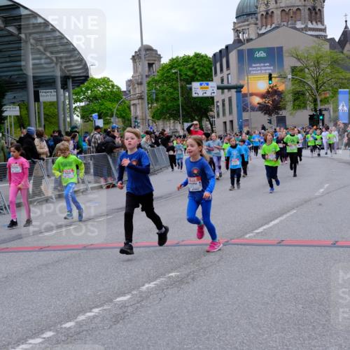 25.04.2026 - Das Zehntel Tim E. http://msf.ph/oto/9578152 25.04.2026 11:02:40 Ziel 5134, 5136, 5231, 5330, 5351, 5888, 5891, 5895, 6165, 6176, 6268, 6269, 6485, 6812, 6817, 6849, 7024, 7025, 7038, 7343, 7347, 7442, 7453, 7475, 7602, 7620, 7824, 7855, 7858, 7862, 7872, 8075 meine-sportfotos.de