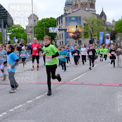25.04.2026 - Das Zehntel Tim E. http://msf.ph/oto/9578178 25.04.2026 11:02:45 Ziel 5046, 5106, 5214, 5224, 5225, 5231, 5262, 5330, 5351, 5685, 5745, 5774, 5865, 5888, 5891, 6268, 6269, 6291, 6485, 6570, 6598, 6812, 6976, 6994, 6995, 7000, 7025, 7343, 7602, 7610, 7620, 7630, 7934, 7936 meine-sportfotos.de