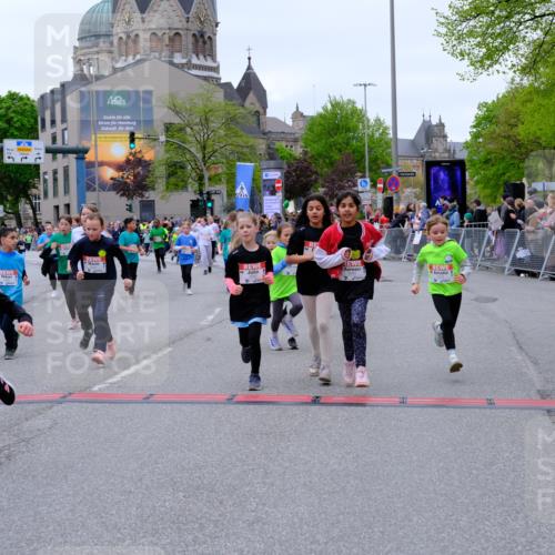 25.04.2026 - Das Zehntel Tim E. http://msf.ph/oto/9578196 25.04.2026 11:02:47 Ziel 5046, 5106, 5214, 5224, 5225, 5231, 5262, 5330, 5351, 5685, 5745, 5774, 5865, 6268, 6291, 6316, 6485, 6570, 6598, 6780, 6782, 6812, 6927, 6976, 6994, 6995, 7000, 7025, 7343, 7441, 7602, 7610, 7620, 7630, 7934, 7936 meine-sportfotos.de