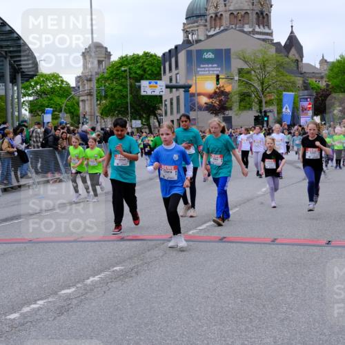 25.04.2026 - Das Zehntel Tim E. http://msf.ph/oto/9578221 25.04.2026 11:02:54 Ziel 5046, 5106, 5214, 5224, 5225, 5262, 5272, 5283, 5423, 5440, 5468, 5520, 5685, 5745, 5774, 5864, 5899, 5902, 5914, 5915, 5922, 6291, 6312, 6315, 6316, 6476, 6570, 6598, 6780, 6782, 6927, 6949, 6976, 6994, 6995, 7000, 7018, 7031, 7441, 7610, 7630, 7934, 7936, 8068 meine-sportfotos.de