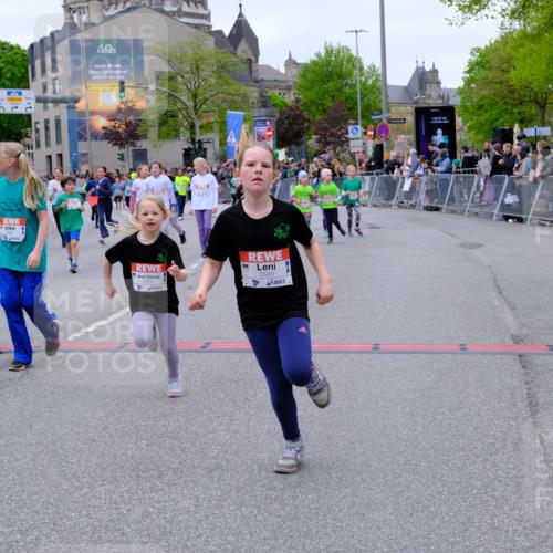 25.04.2026 - Das Zehntel Tim E. http://msf.ph/oto/9578227 25.04.2026 11:02:55 Ziel 5106, 5214, 5224, 5225, 5262, 5272, 5283, 5423, 5440, 5468, 5520, 5685, 5745, 5774, 5864, 5899, 5902, 5914, 5915, 5922, 6291, 6312, 6315, 6316, 6476, 6598, 6780, 6782, 6927, 6949, 6976, 7000, 7018, 7031, 7441, 7609, 7610, 7630, 7934, 7936, 8068 meine-sportfotos.de